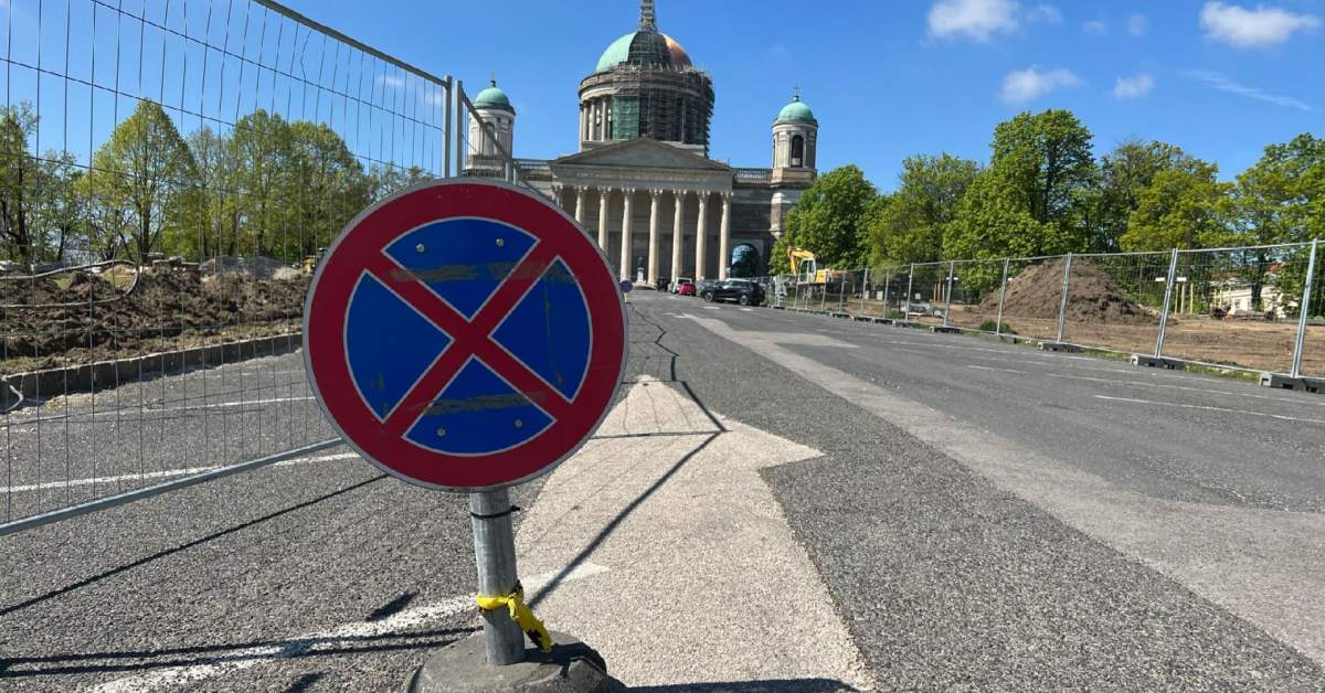 Ideiglenes parkolási rend változás a Bazilika előtti parkolóban